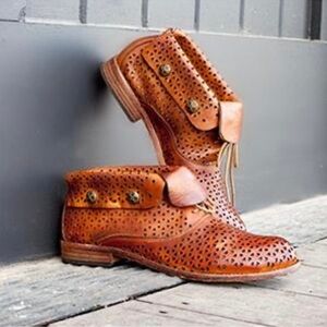 Patricia Nash Sabrina Perforated Ankle Booties Womens Size 7 Tan Foldover Cuffed